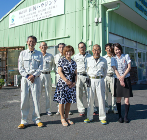 恵那市山岡町　山岡ハウジングメンバーの集合写真